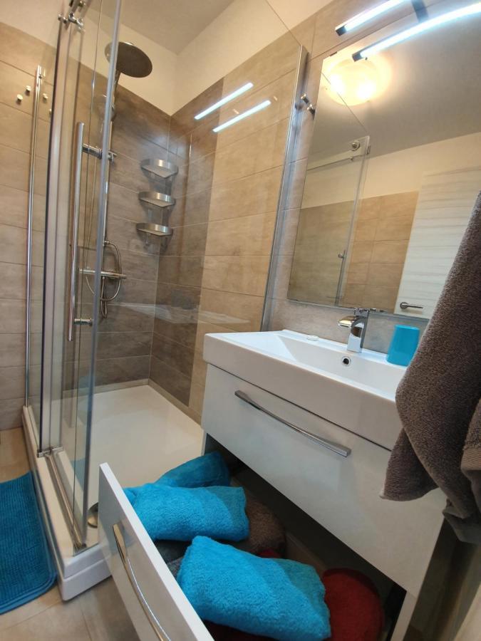 Comfortable Family Apt Iris 20M From Beach In Mandre Exterior foto